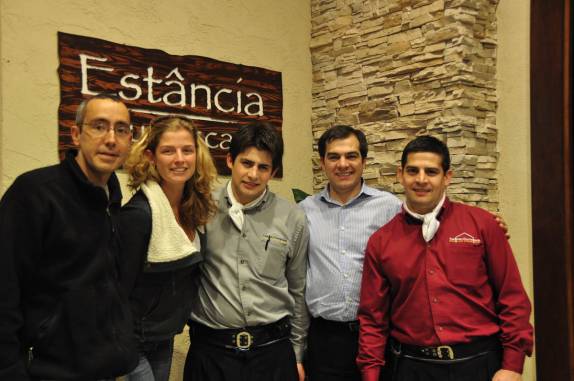 A equipe da churrascaria Estancia, que nos recebeu tão bem na cidade de Austin, no Texas. nos Estados Unidos